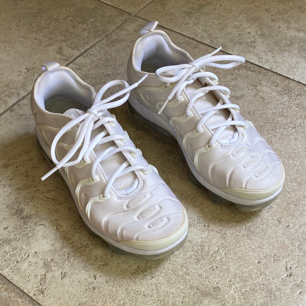 Nike Vipormax Plus White Athletic Shoes